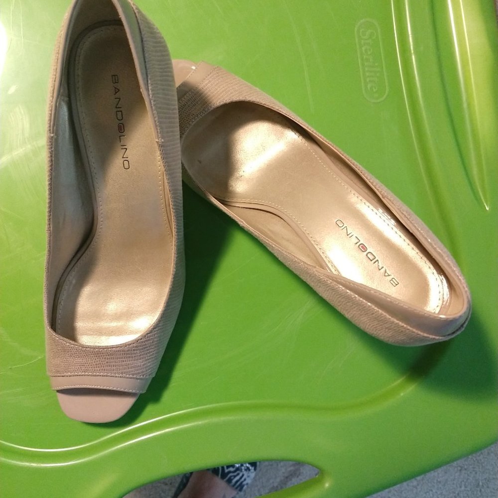 Bandolino Shoes size 7.5 Beige